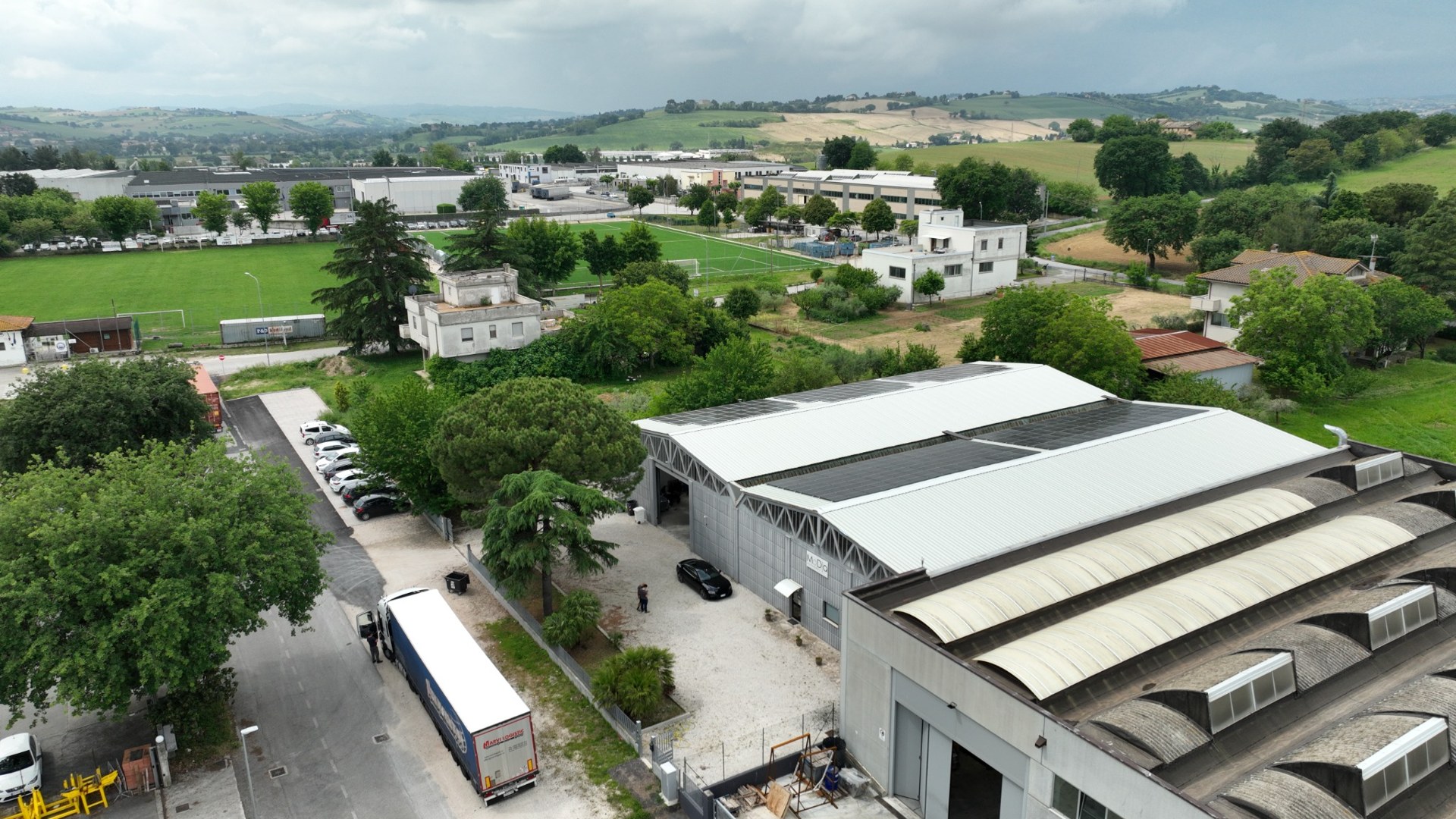 Vista aerea dello stabilimento Modarredo e dei pannelli fotovoltaici sul tetto